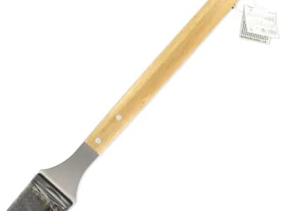Fackelmann Cepillo de Barbacoa con Rascador, Cerdas de Latón y Mango de Madera 42 cm (vista 1)